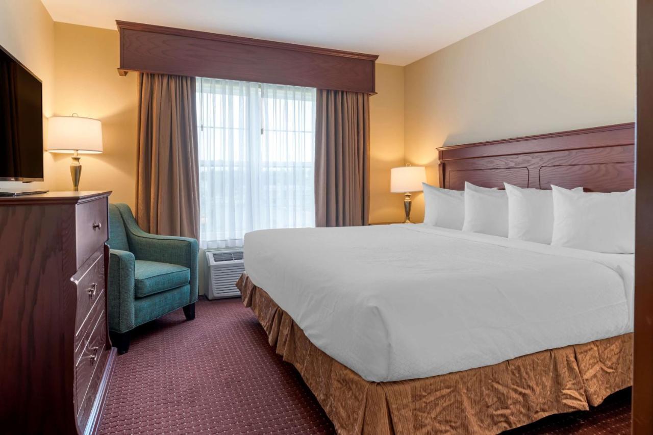 Best Western Plus Fredericton Hotel & Suites Exteriér fotografie