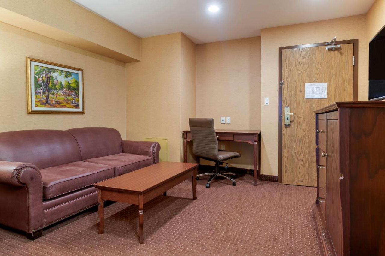 Best Western Plus Fredericton Hotel & Suites Exteriér fotografie